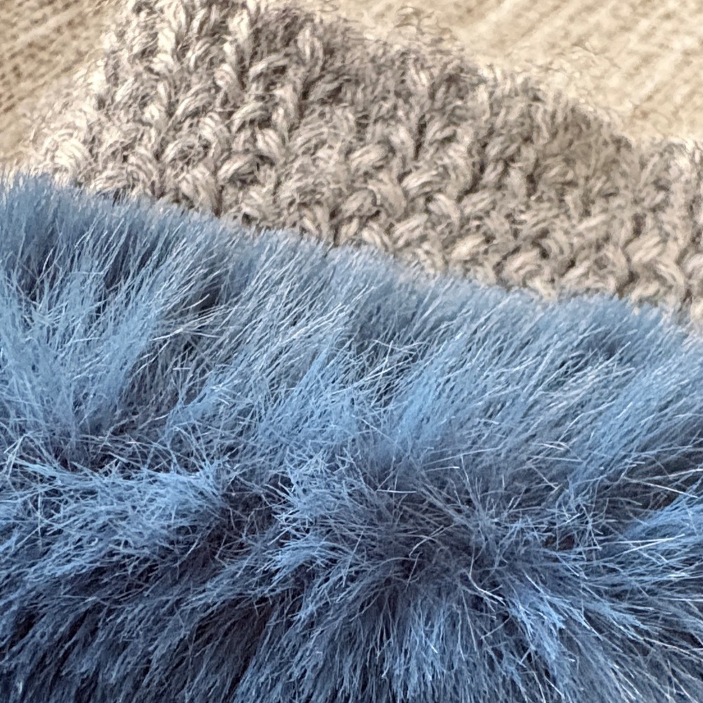 Jocelyn Gray and Blue Star Mittens - Picture 4 of 4